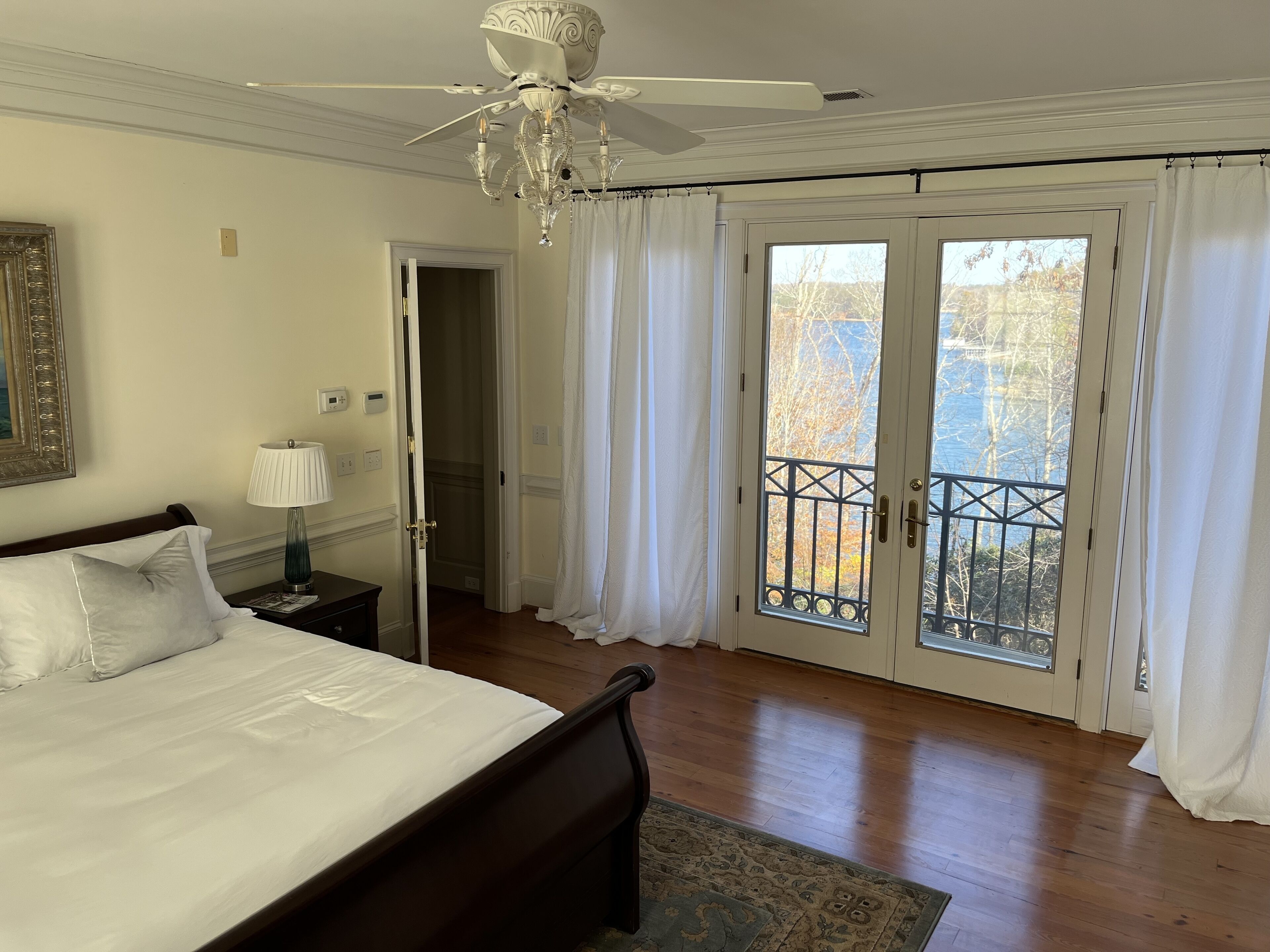 Hampton Hill - 18acre estate right on water!