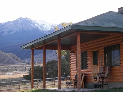 Yellowstone Park Riverfront Cabins