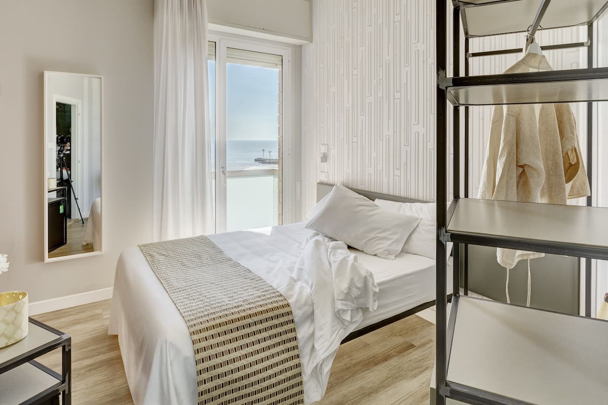 minibar, in-room safe, desk, free wifi