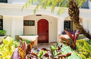 تفاصيل الفندق من الخارج