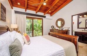 2 bedrooms, in-room safe, desk, iron/ironing board