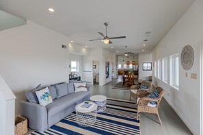 Smart TV, lettore DVD, libri, videoteca