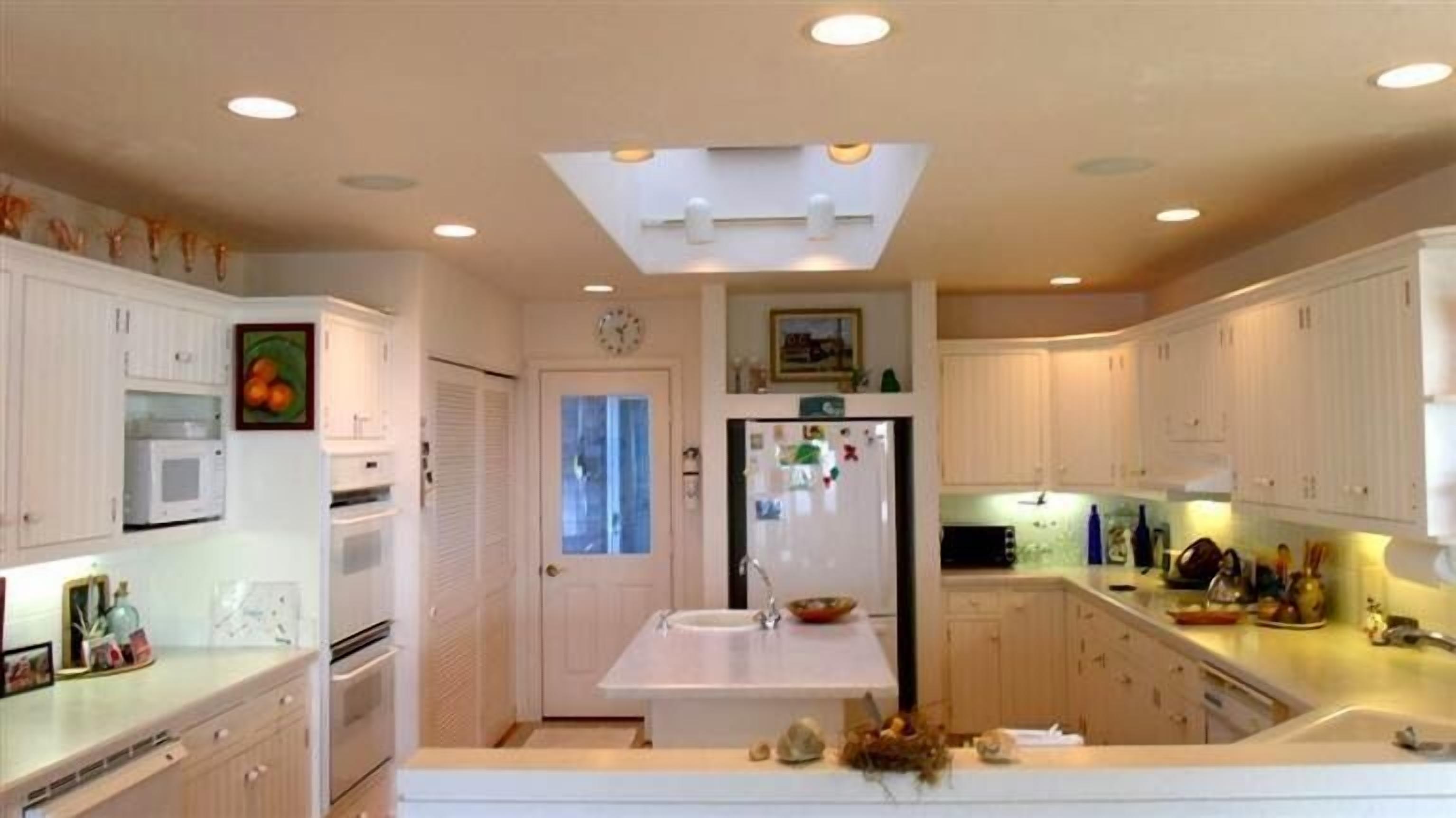 Spacious Waterfront Home With Private Beach. Modern. Friendly To Kids & Adults