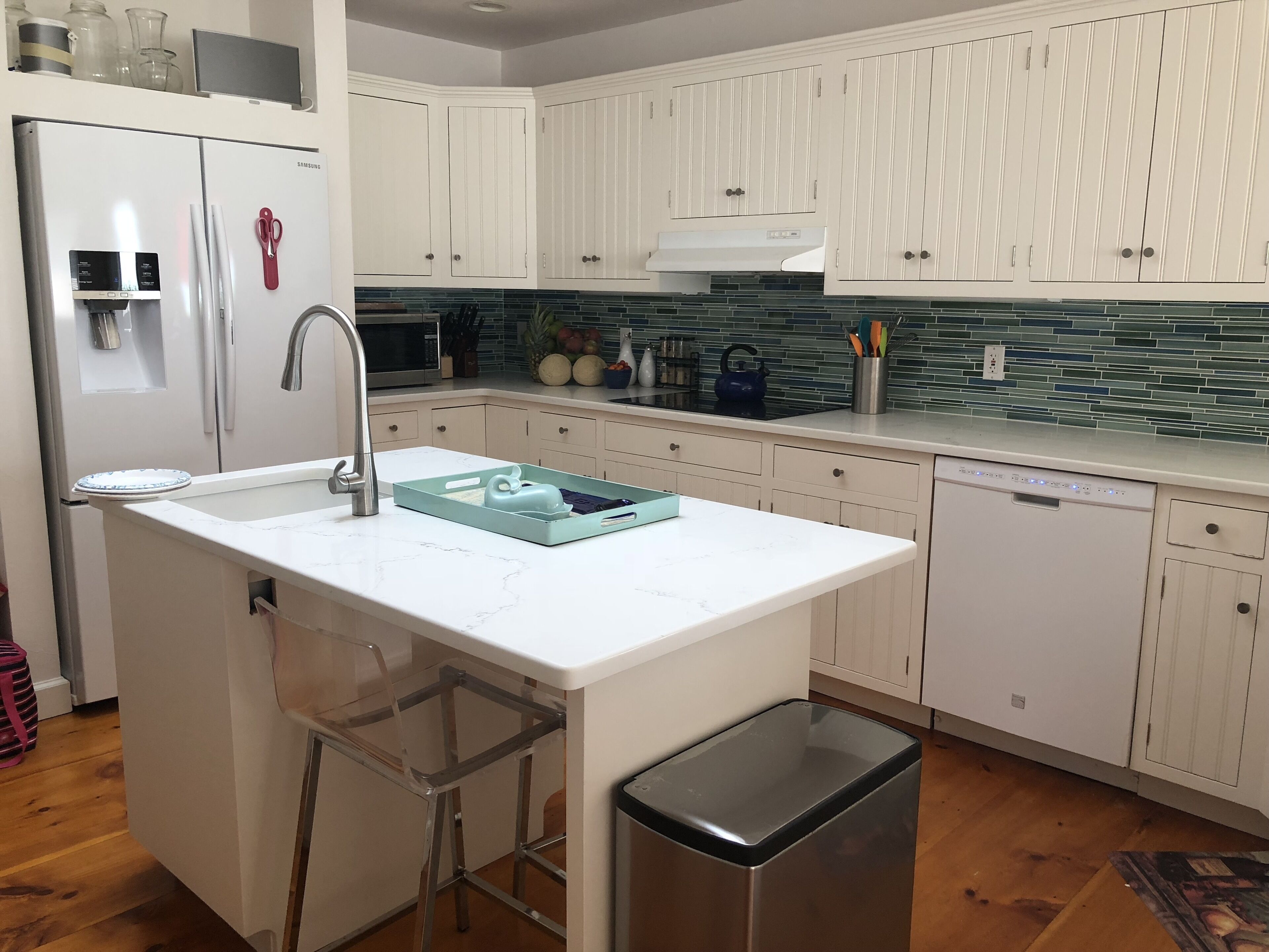 Spacious Waterfront Home With Private Beach. Modern. Friendly To Kids & Adults