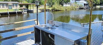 Fisherman's Get-A-Way! Cozy waterfront retreat with access to Lake Okeechobee!