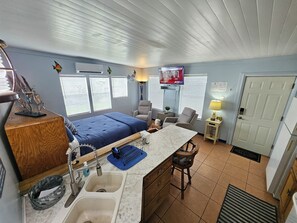1 habitación, tabla de planchar con plancha, wifi gratis y ropa de cama 