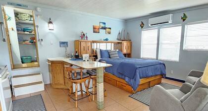 Fisherman's Get-A-Way! Cozy waterfront retreat with access to Lake Okeechobee!