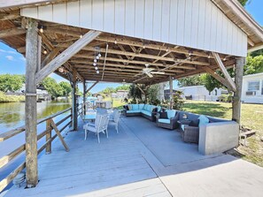 Terrace/patio - Fisherman's Get-A-Way! Cozy waterfront retreat with access to Lake Okeechobee! (Okeechobee)