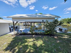 Property grounds - Fisherman's Get-A-Way! Cozy waterfront retreat with access to Lake Okeechobee! (Okeechobee)