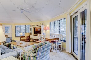 TV, DVD-spiller og bøker