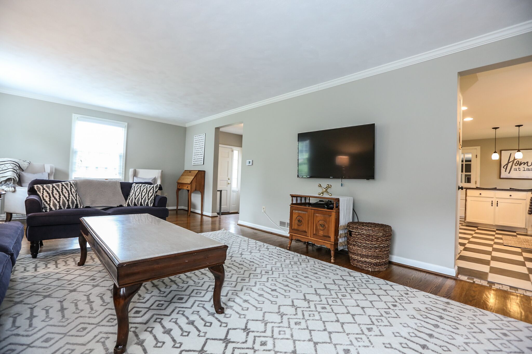 Pittsford Village Home. Walk to Everything Restaurants, Shops, Canal Trail, YMCA