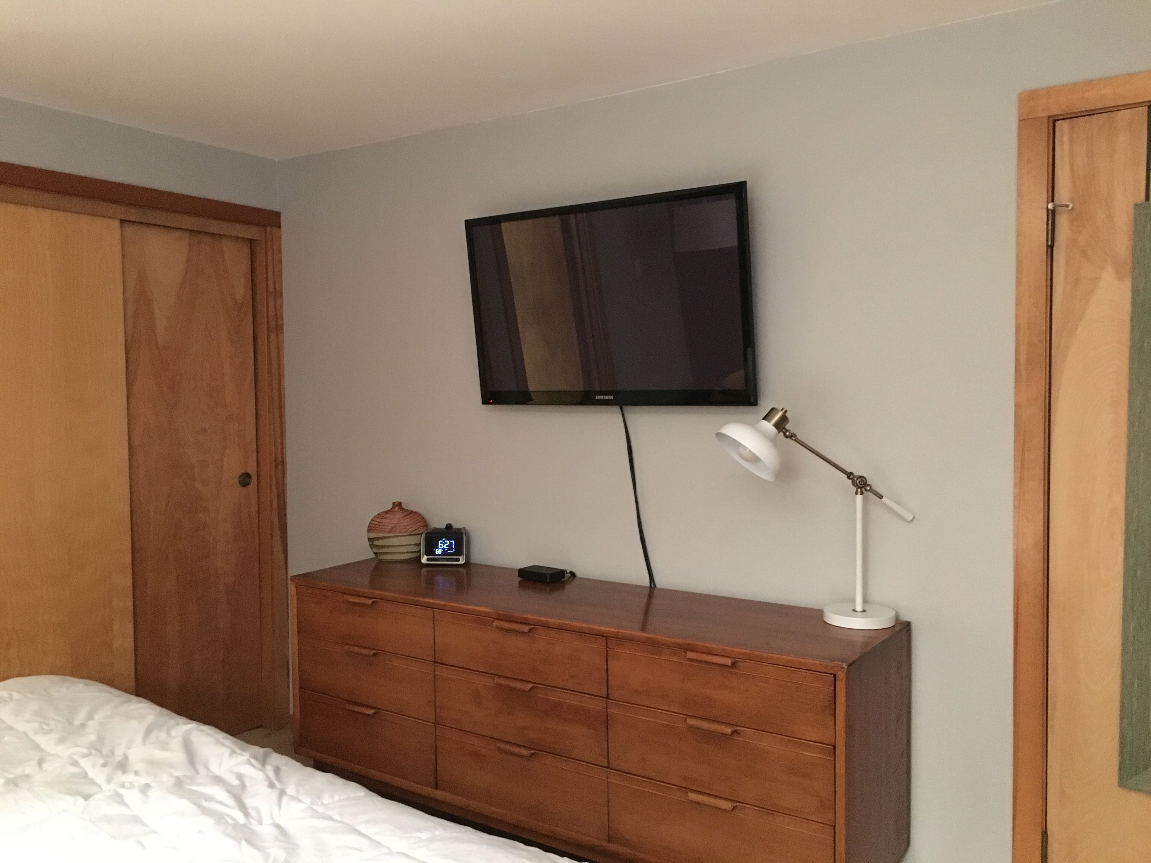 Peaceful mountain retreat w/ Lake view - walk to everything