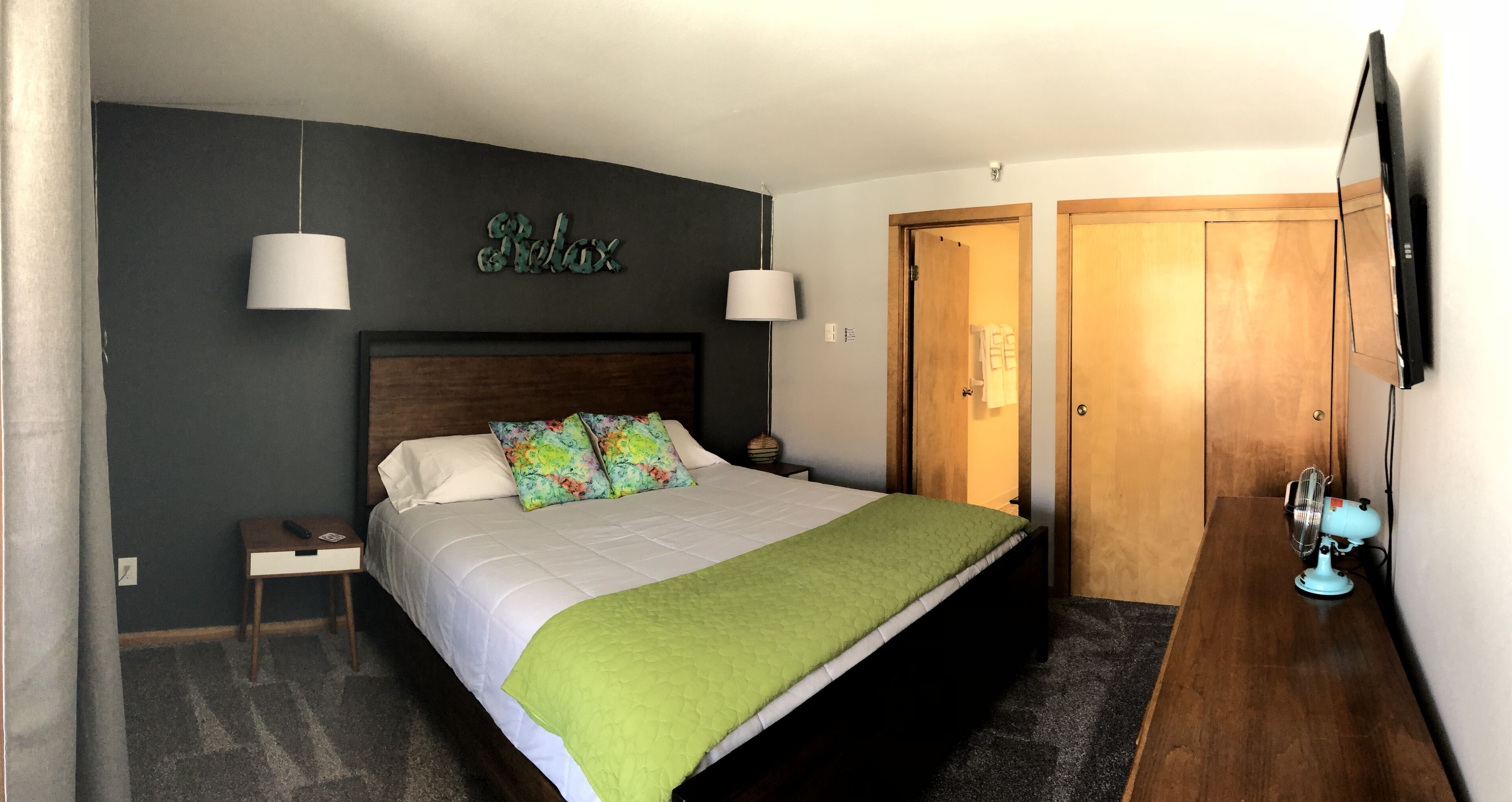 Peaceful mountain retreat w/ Lake view - walk to everything