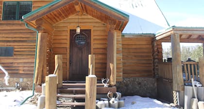 Black Hills Getaway- Alpine Prairie Lodge- Hermosa cabaña de troncos en 8 acres.