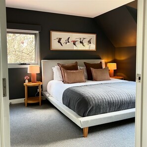 A bedroom with a bed, a nightstand, a lamp, a window, and a framed artwork on the wall. - Maple View Medlow Bath, Blue Mountains (Medlow Bath)