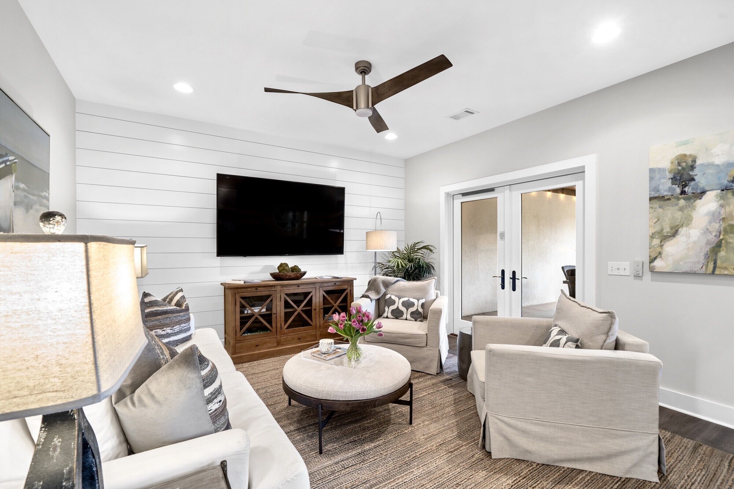 Luxury Waterfront Suite / Prime Location!