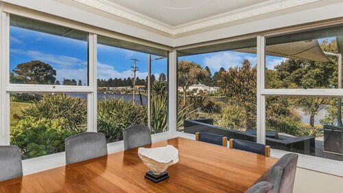 Rossleague House - Spacious Home with River Views