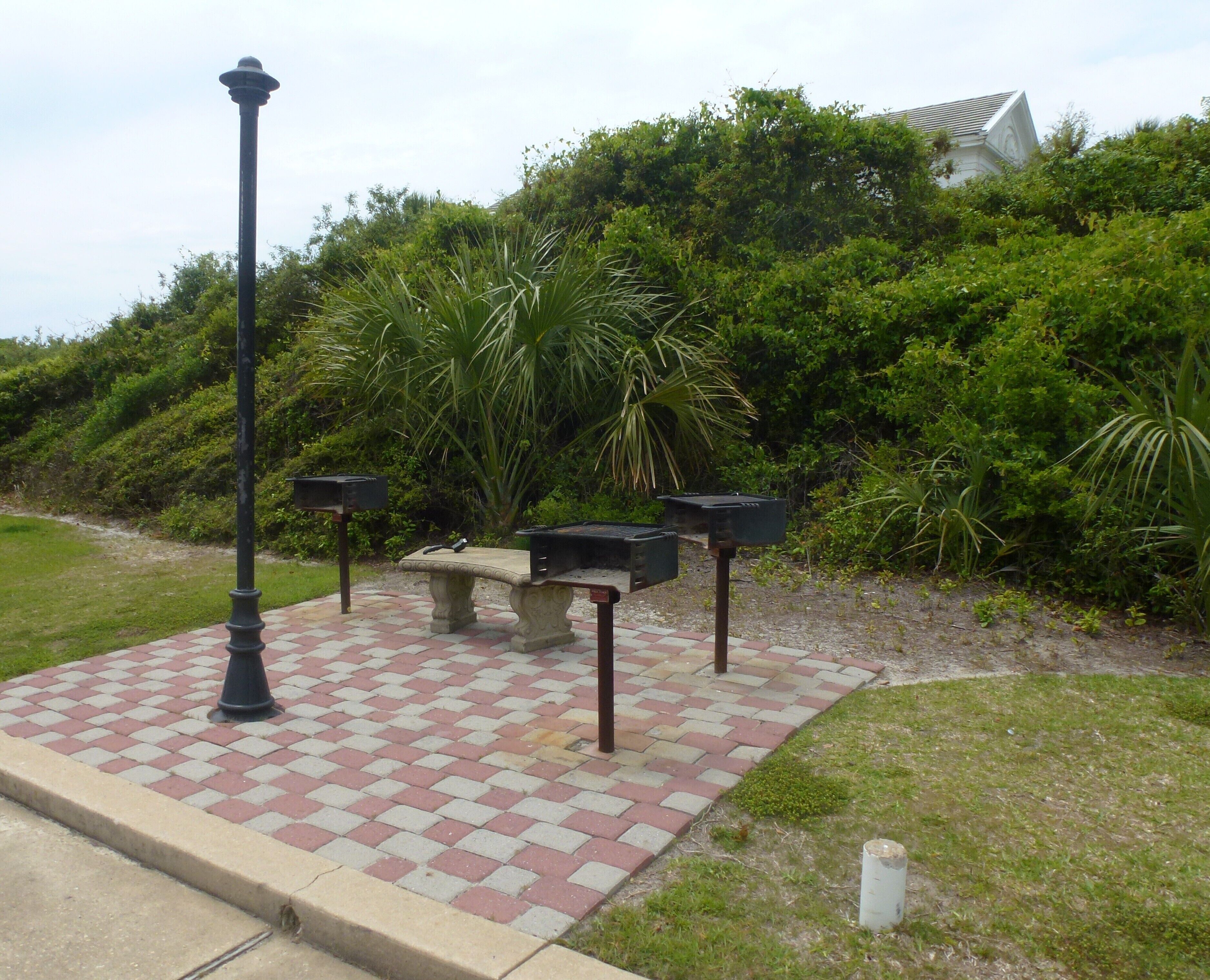 The Palms grilling area.
