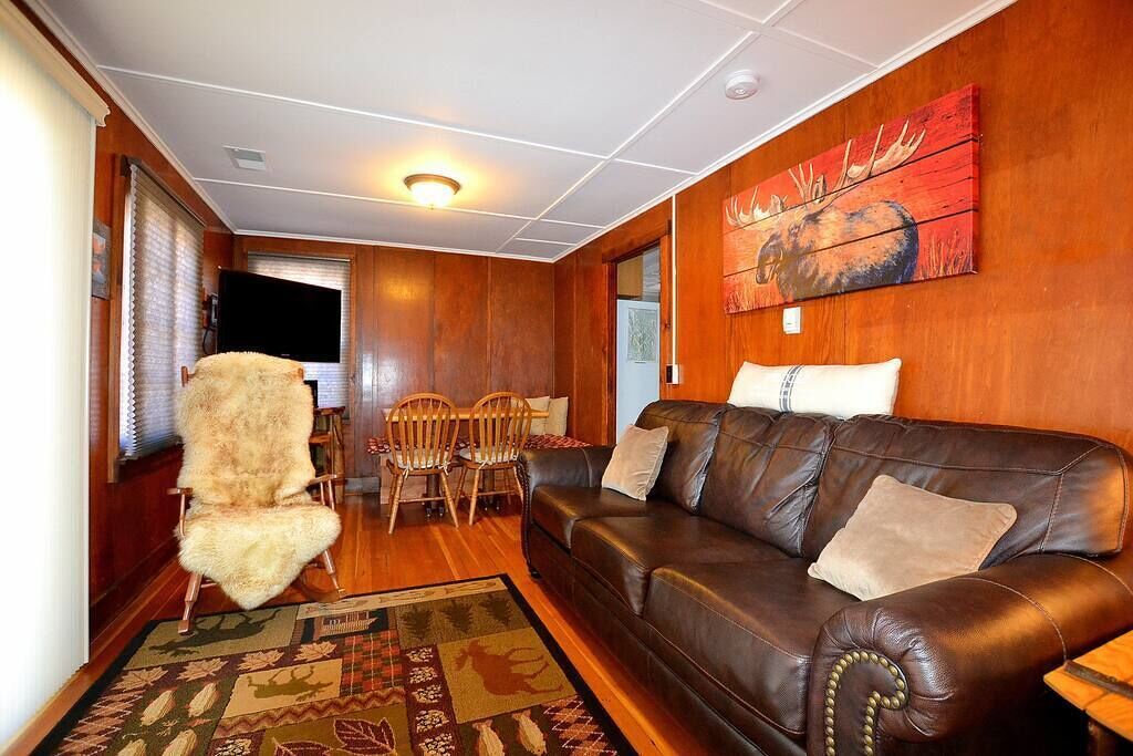 Turning Leaf Cabin - Riverfront 1 bedroom cabin - a perfect place to stay!