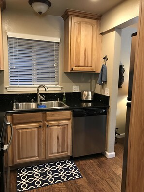 Fridge, microwave, oven, stovetop - Beautiful Level Entry 3 Bedroom, 6 Beds, 2 Bath with 1 parking space (Incline Village)