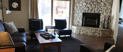 Téléviseur connecté, foyer, lecteur de DVD