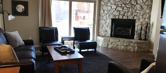 Beautiful Level Entry 3 Bedroom, 6 Beds, 2 Bath with 1 parking space