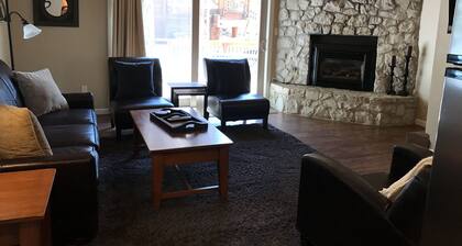 Beautiful Level Entry 3 Bedroom, 6 Beds, 2 Bath with 1 parking space