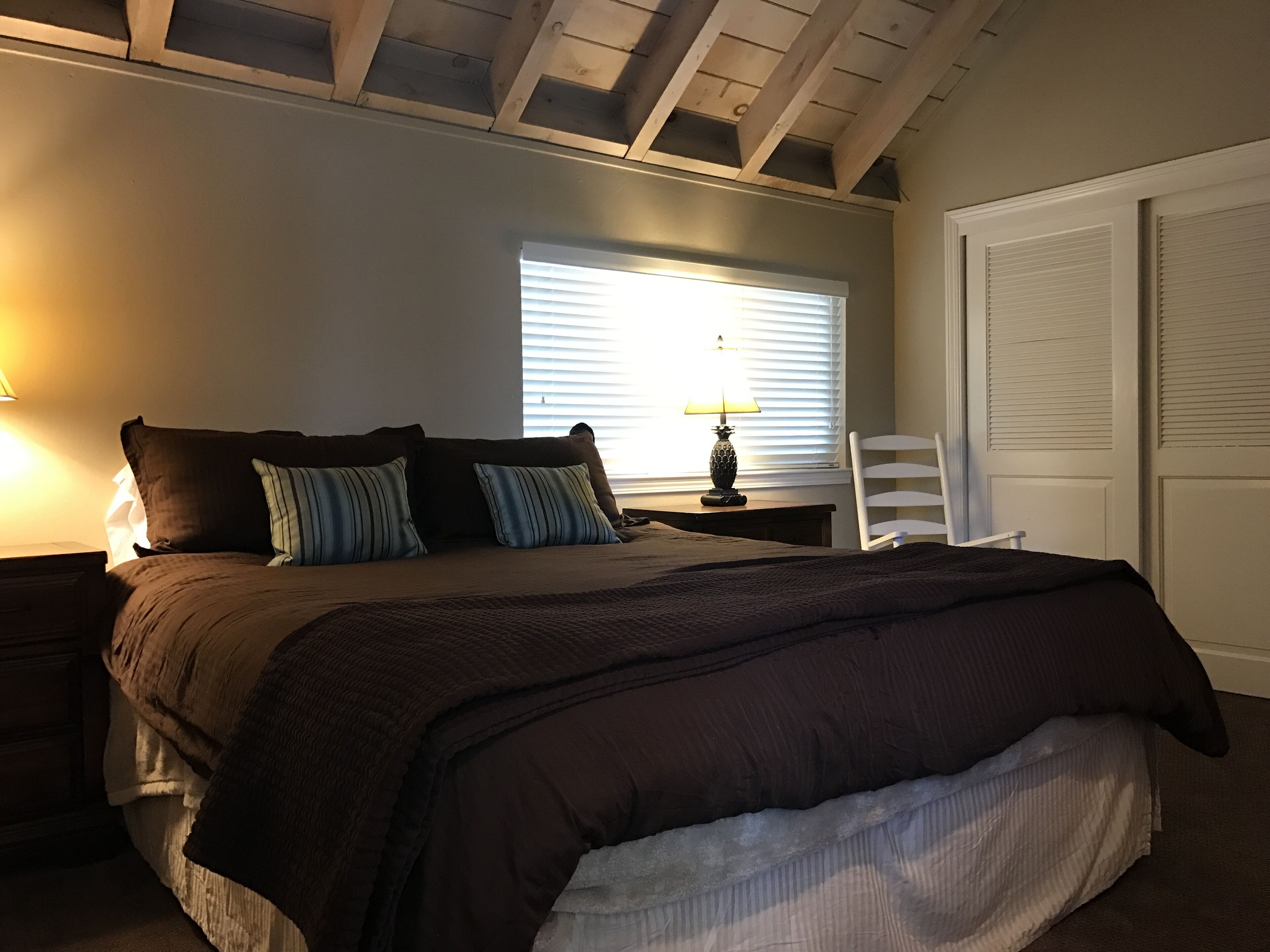 3 bedrooms, desk, iron/ironing board, travel cot