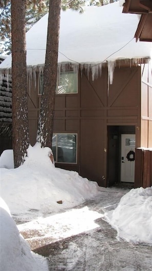 Exterior - Beautiful Level Entry 3 Bedroom, 6 Beds, 2 Bath with 1 parking space (Incline Village)