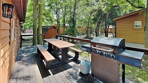 Outdoor dining - Where Pool Days Steal the Show | 8 ppl | IC13 (Put-in-Bay)