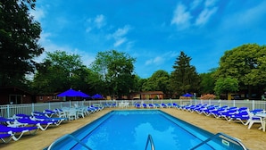 Pool - Where Pool Days Steal the Show | 8 ppl | IC13 (Put-in-Bay)