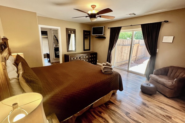 5 bedrooms, desk, iron/ironing board, free WiFi