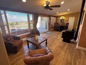 Televisión y reproductor de DVD 