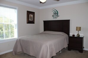 5 bedrooms, iron/ironing board, WiFi - 'BEACH BALL',Ocean Blvd,Great Location, Near Pier,Restaurants,See Reviews (Surfside Beach)