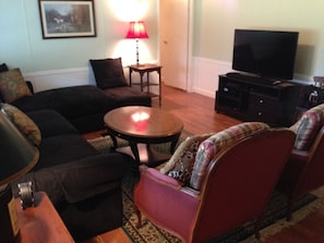 Smart TV, fireplace, DVD player, books