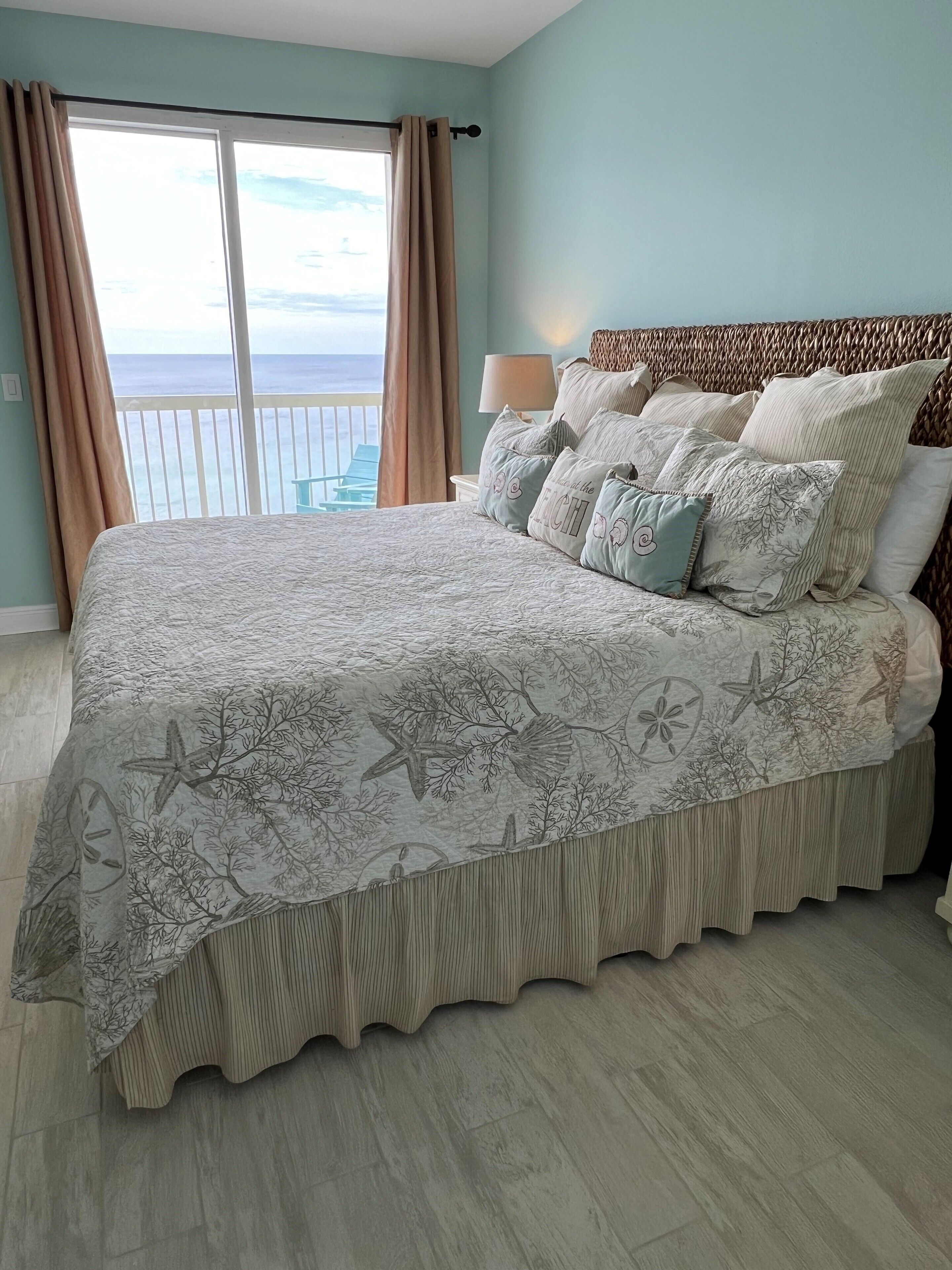 1102 Celadon 🌞 2 King Beds + Bunk Room + 2 Full Baths ~ Free Beach Service 