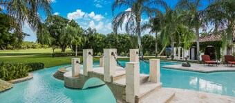 Punta Aguila 61: Lavish villa w/ full staff, resort pool, Jacuzzi & golf carts