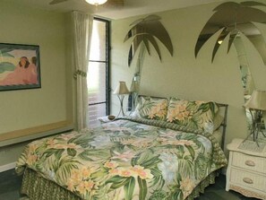 1 bedroom, desk, iron/ironing board, free WiFi - Welcome to our luxury one bedroom Eco-Friendly Honeymoon Suite condo. (wailuku)