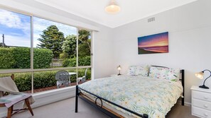 3 bedrooms, iron/ironing board, WiFi, bed sheets - Killead On East - ultimate family beach shack (Port Fairy)