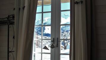 Kamar Double, Bebas Asap Rokok | Didekorasi berbeda-beda dan dilengkapi dengan perabotan berbeda-beda