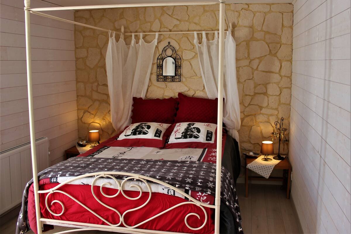 Habitación doble, no fumadores | Escritorio, cortinas opacas, tabla de planchar con plancha