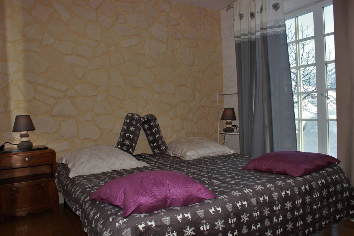 Habitación familiar, no fumadores | Escritorio, cortinas opacas, tabla de planchar con plancha