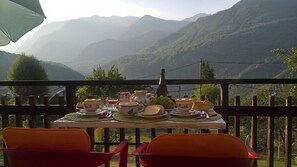 Tägliches inbegriffenes kontinentales Frühstück