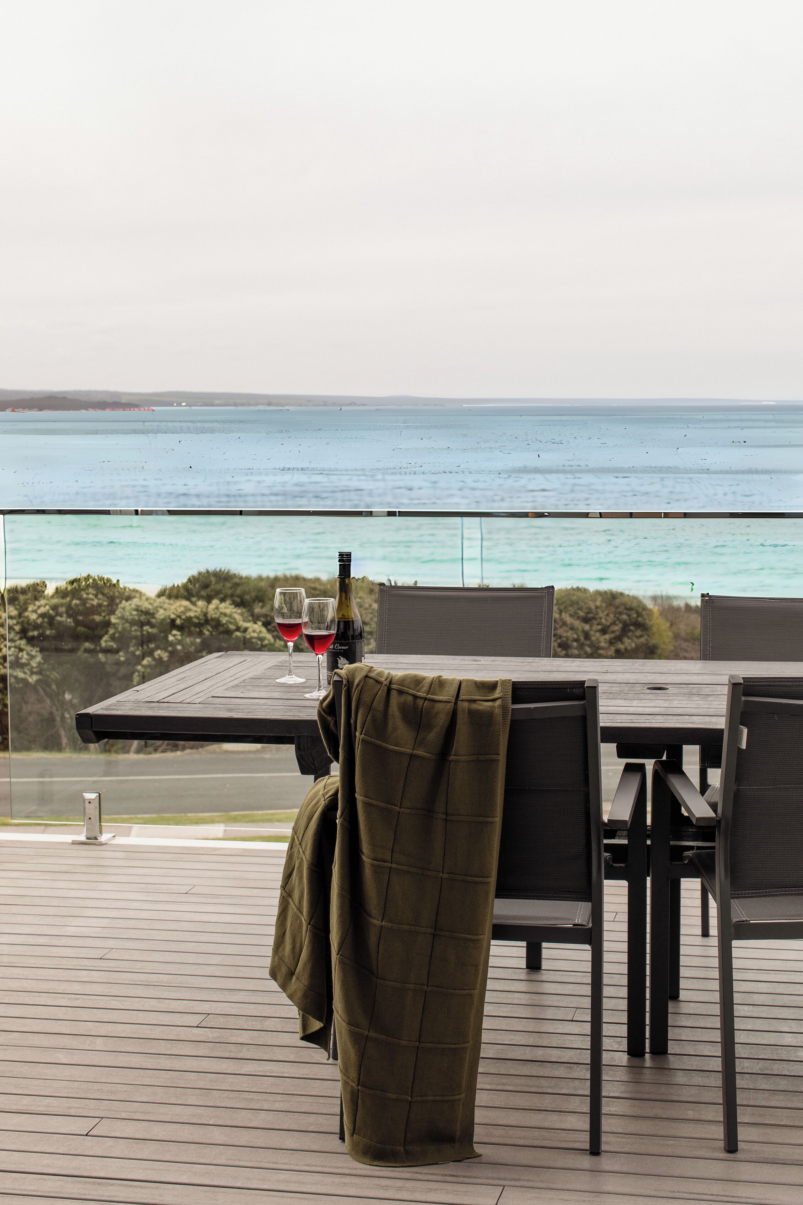 Alfresco dining on the beautiful deck overlooking the Bay of Fires