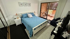 2 habitaciones y tabla de planchar con plancha 