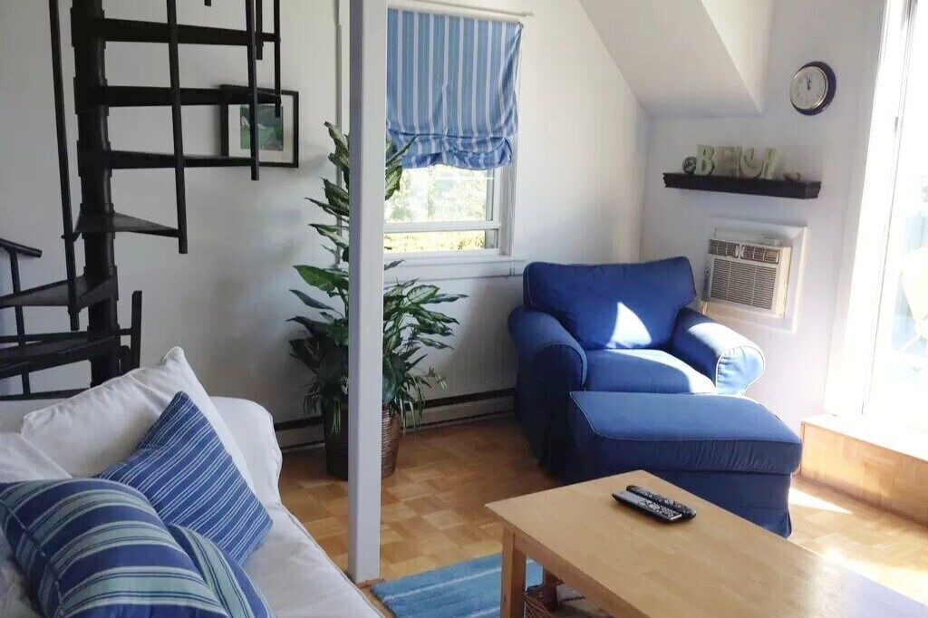 Immaculate Condo in Narragansett with Water Views!