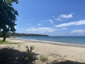 Solsenger og strandhåndklær
