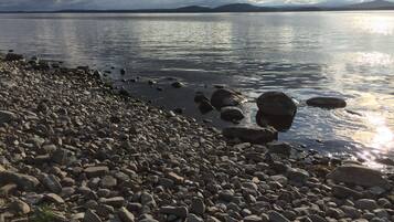 Chaises longues, serviettes de plage