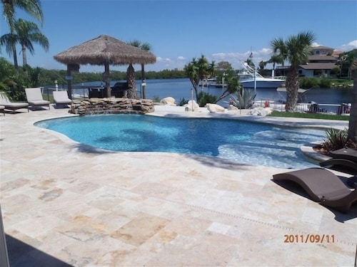 Gorgeous 3 bed 3 bath home