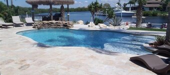 Gorgeous 3 bed 3 bath home